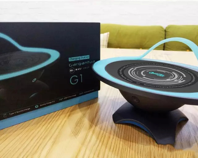 金威澎 無(wú)線充音箱二合一